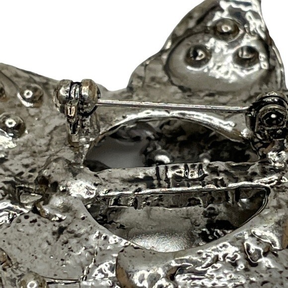 Fashion Jewelry Snowflake shaped Silver Tone Brooch with Black/Clear Cabochons - Picture 9 of 11